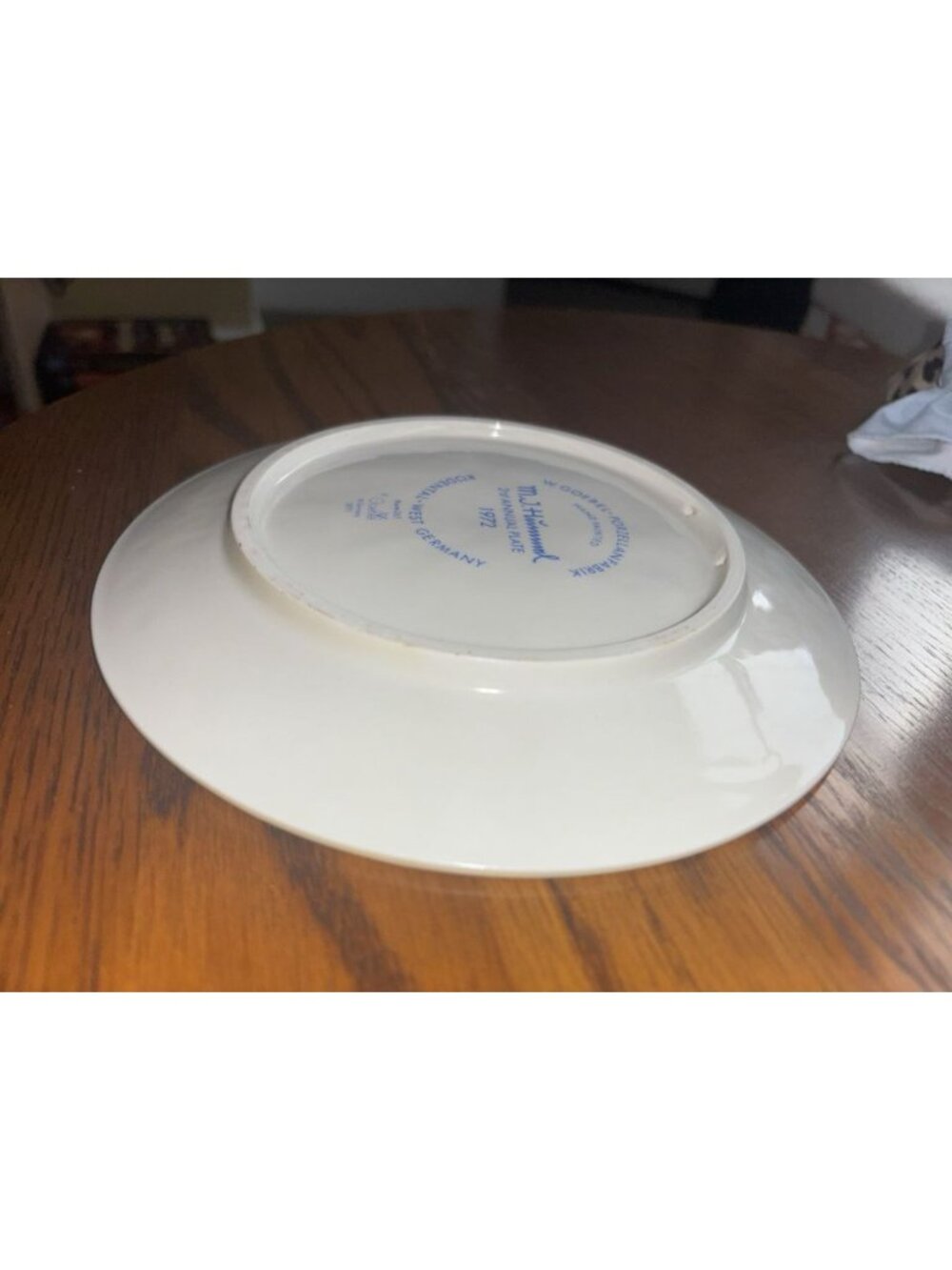 Goebel Hummel 1st Edition 1971 Heavenly Angel Plate + 1972 2nd Edition Plate - Picture 3 of 5